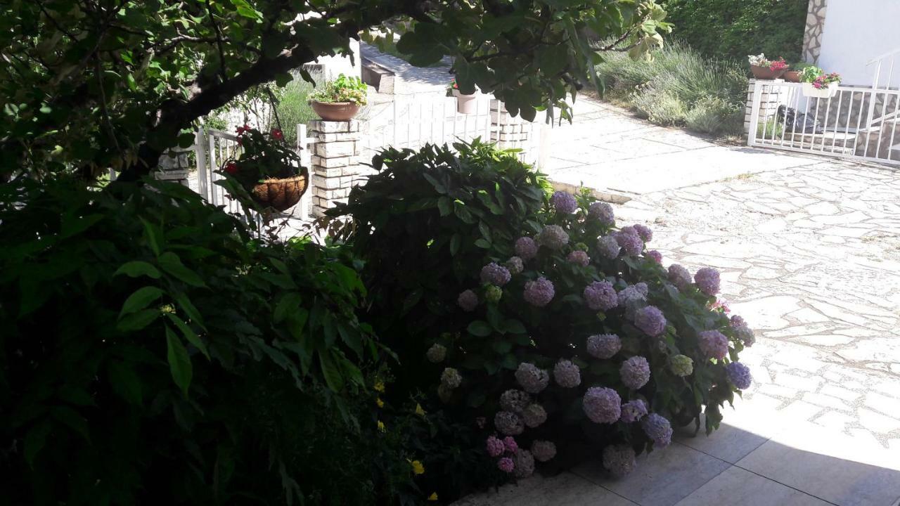 Mica Apartment Senj  Luaran gambar